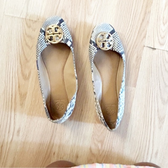 Tory Burch Women’s Chelsea Snakeskin Flats - Picture 3 of 7